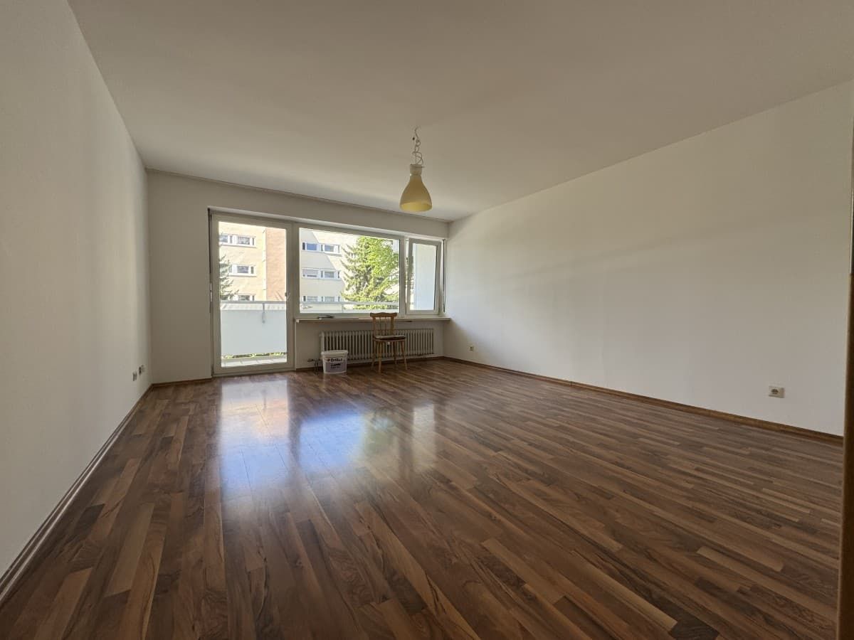 Lichtdurchflutete Wohnung mit großem Balkon und tollem Schnitt