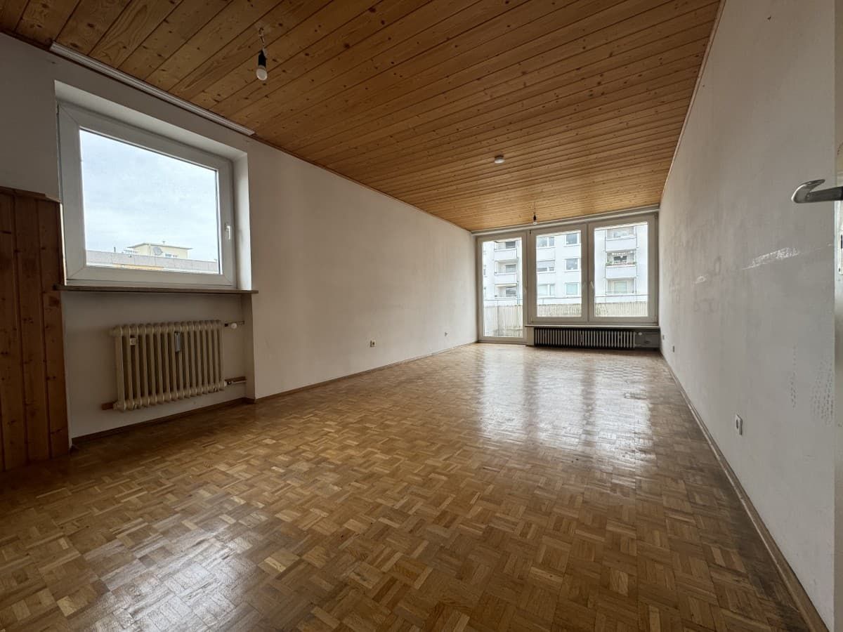 Bezugsfreies, provisionsfreies, renovierungsbedürftiges Schmuckstück mit Balkon!