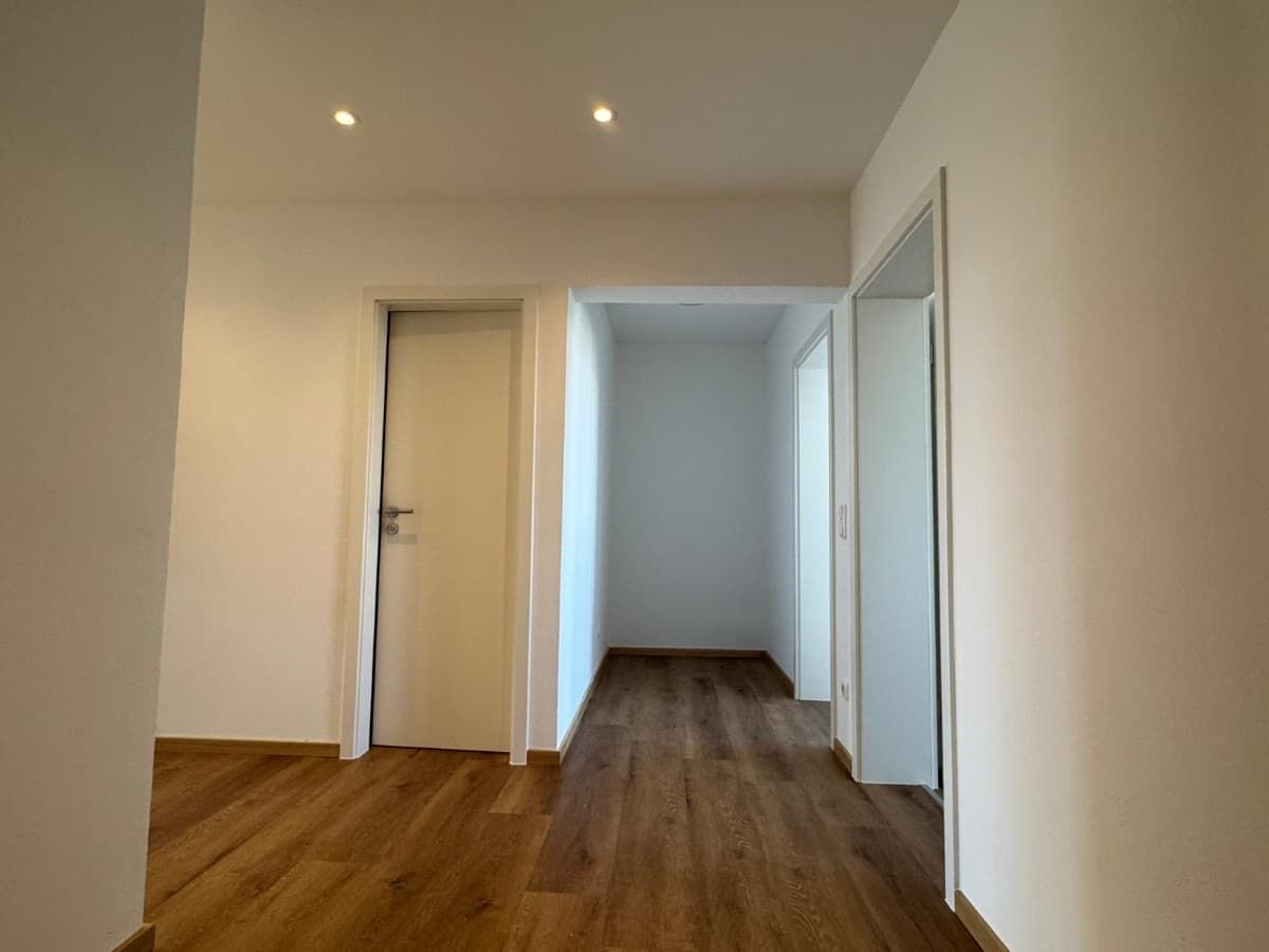Neusaniertes, lichtdurchflutetes Schmuckstück mit Balkon